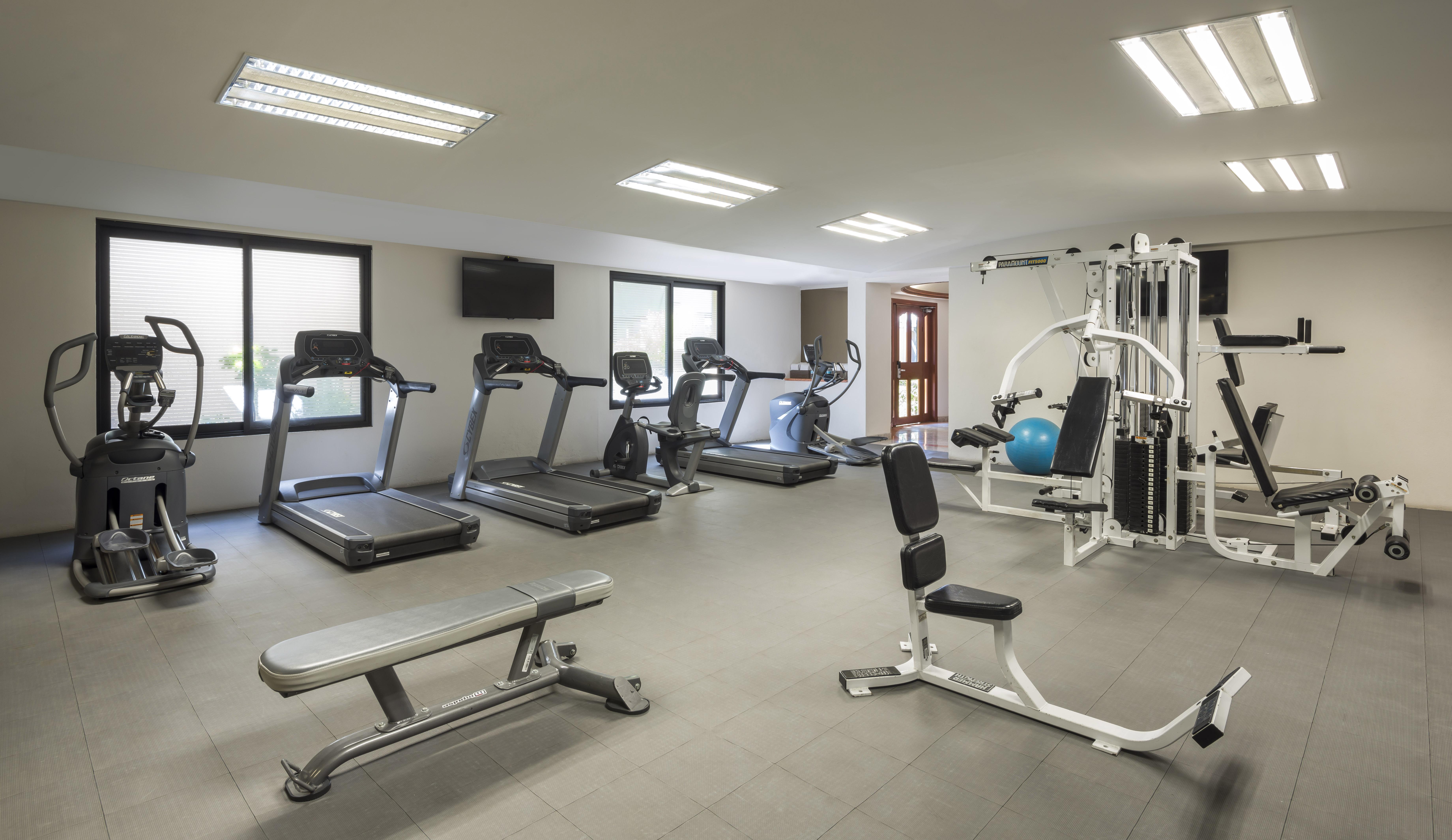 Camino Real Guadalajara Zapopan Exterior foto The gym at the hotel