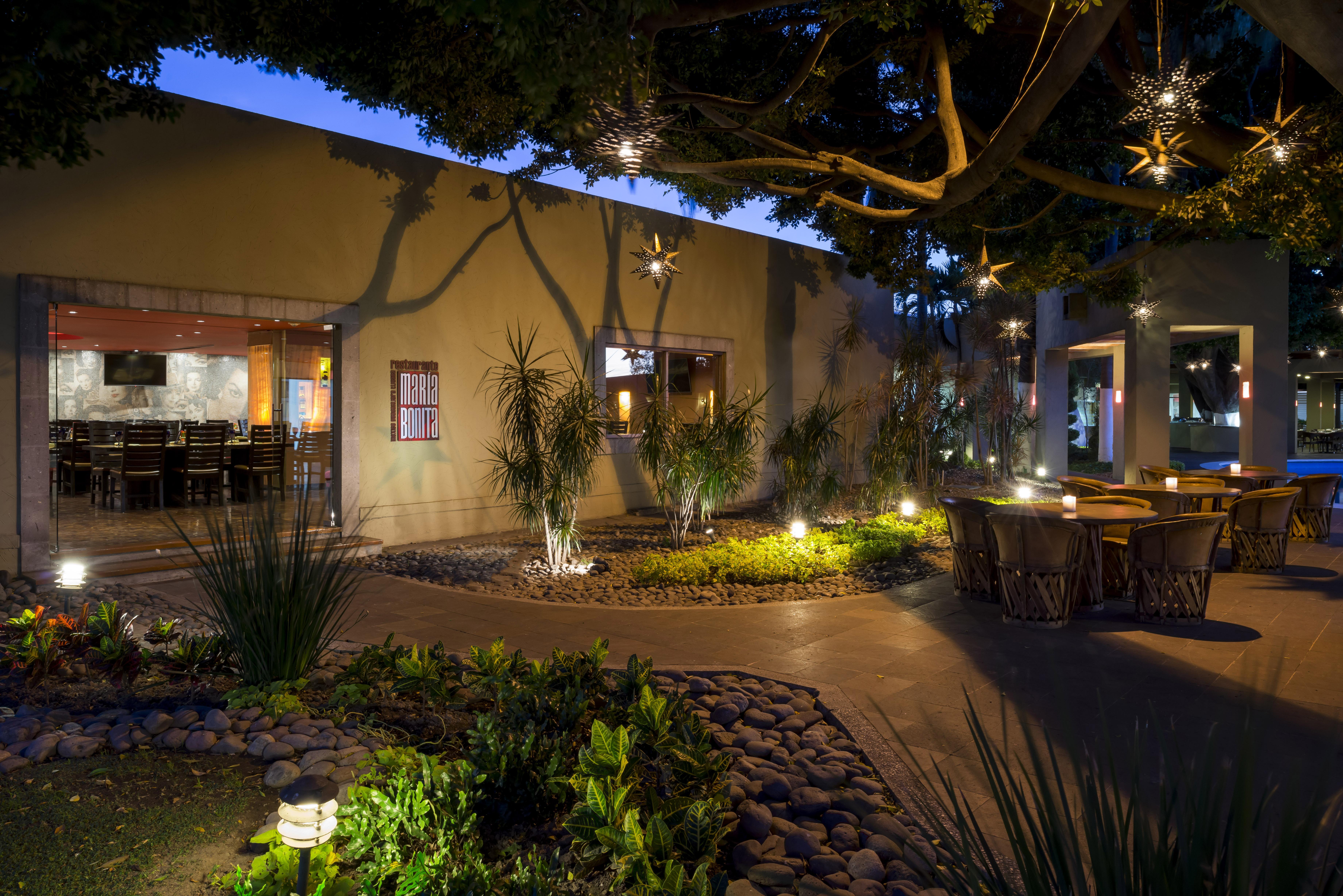 Camino Real Guadalajara Zapopan Exterior foto The patio at the Hotel Indigo Scottsdale