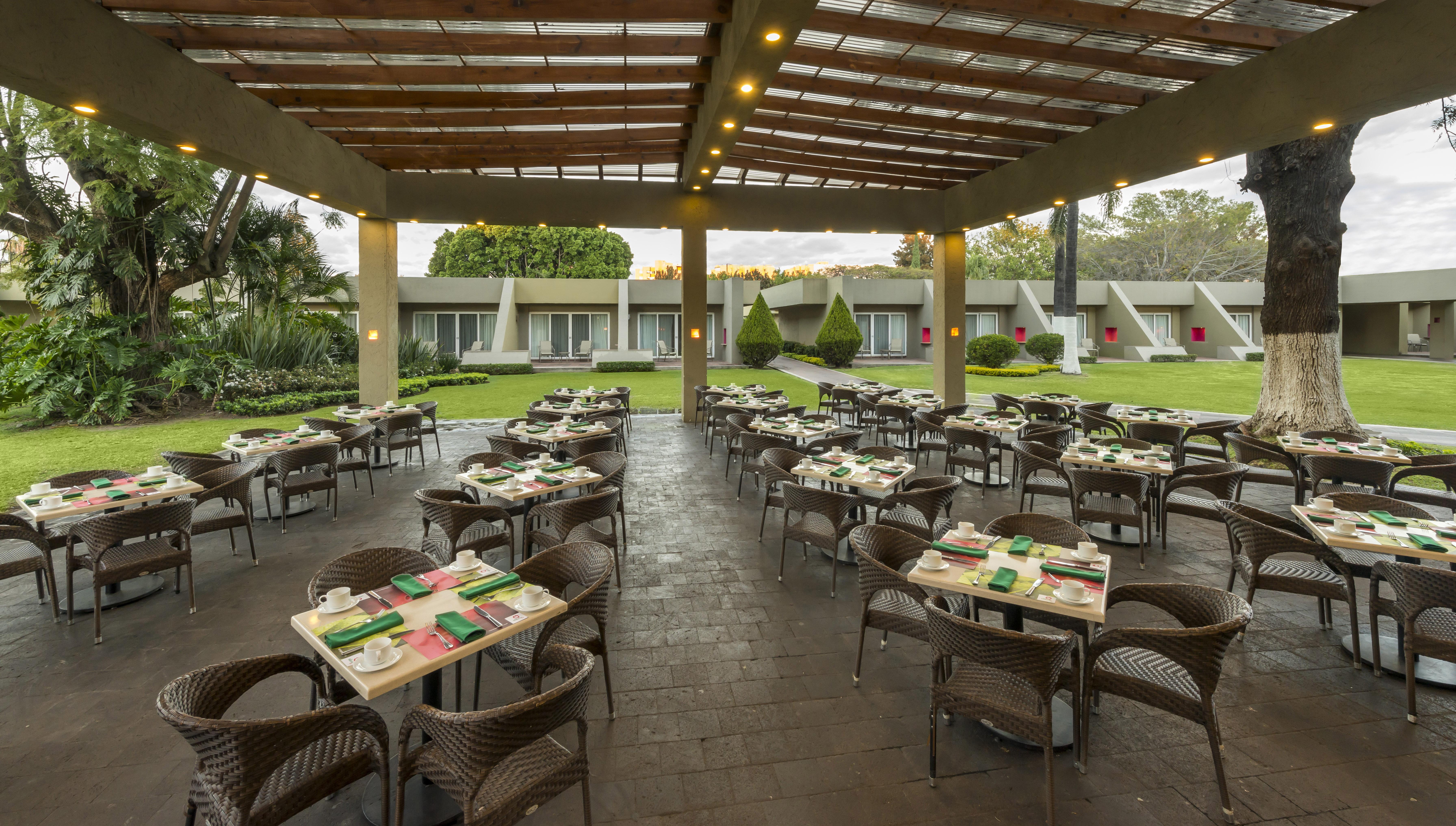 Camino Real Guadalajara Zapopan Exterior foto The restaurant at the hotel