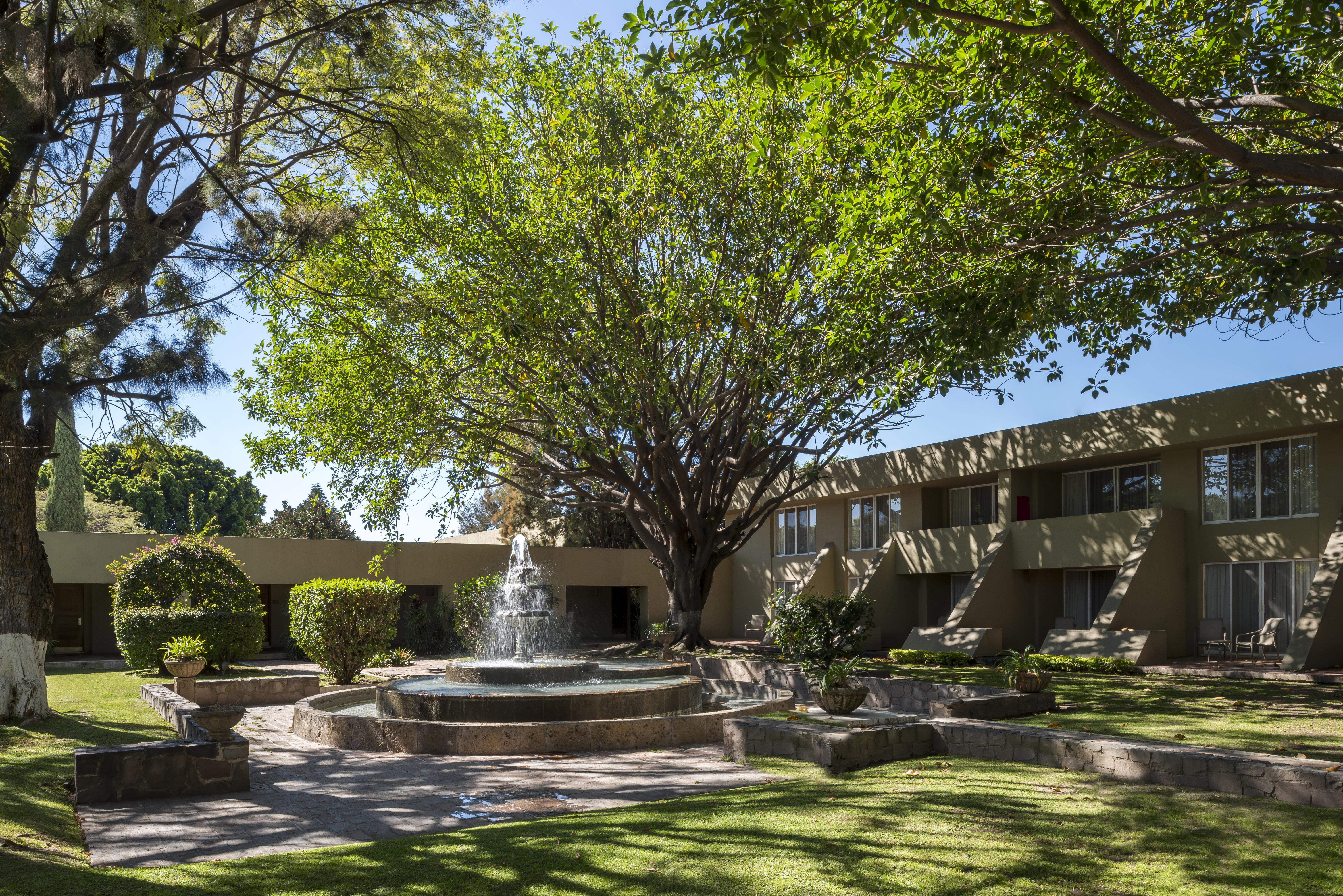 Camino Real Guadalajara Zapopan Exterior foto Fountain at the center of the complex