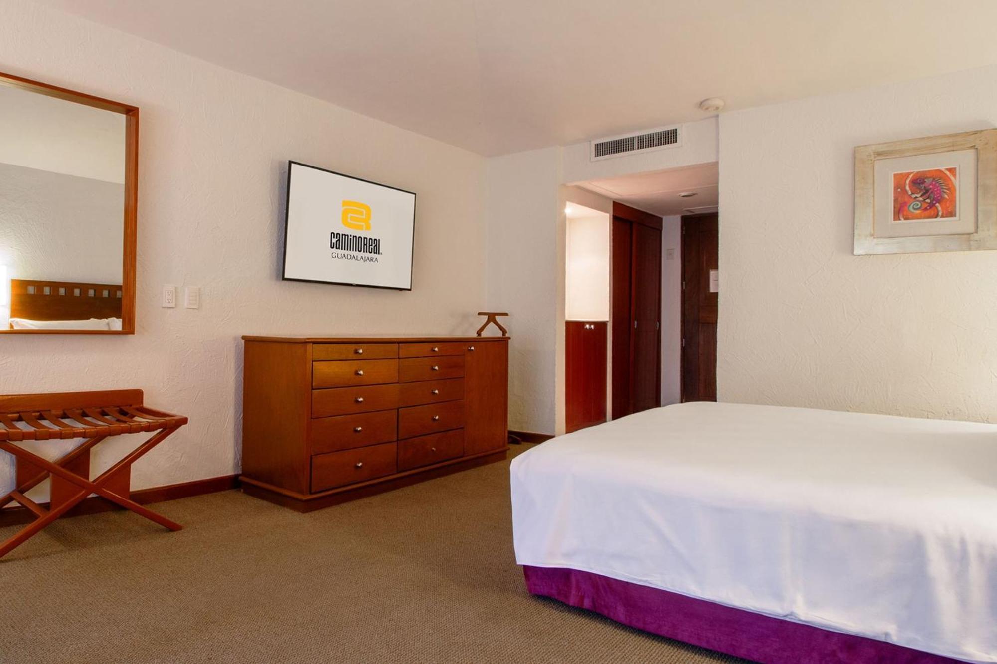 Camino Real Guadalajara Zapopan Exterior foto A room at the hotel