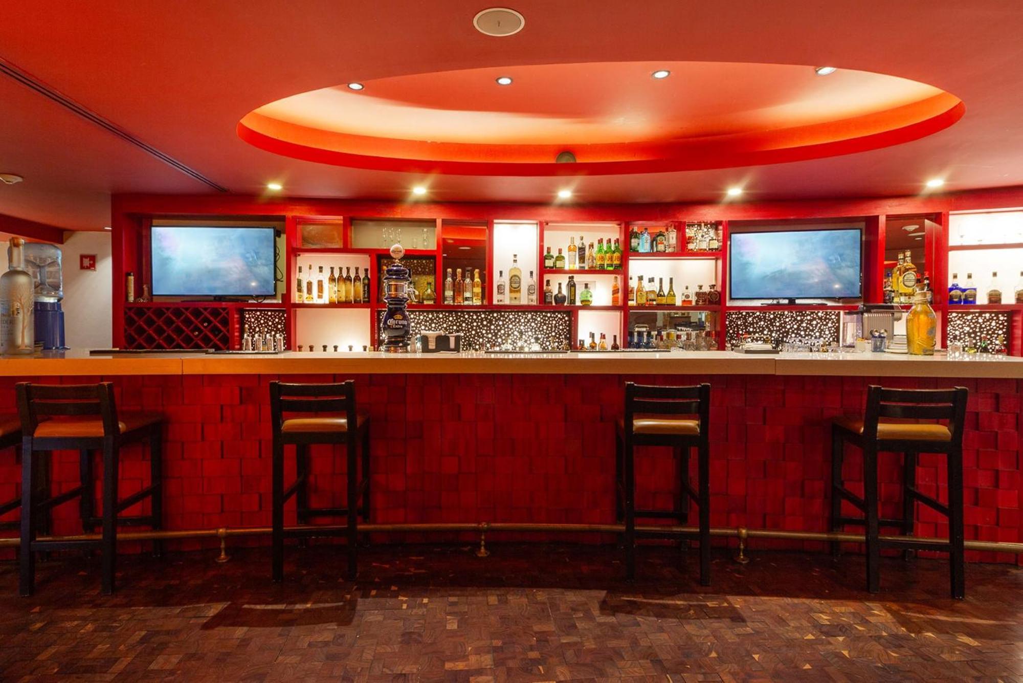 Camino Real Guadalajara Zapopan Exterior foto The bar at the 19th floor