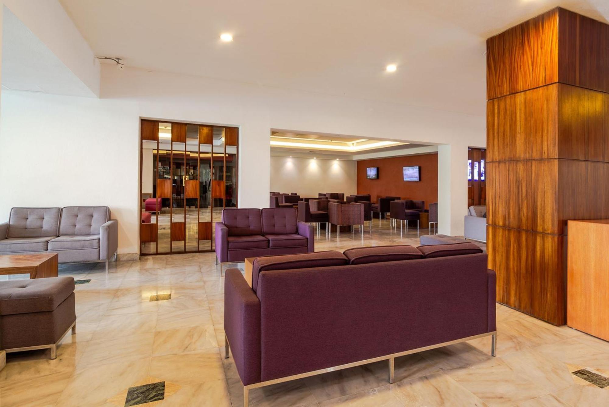 Camino Real Guadalajara Zapopan Exterior foto The lounge at the airport