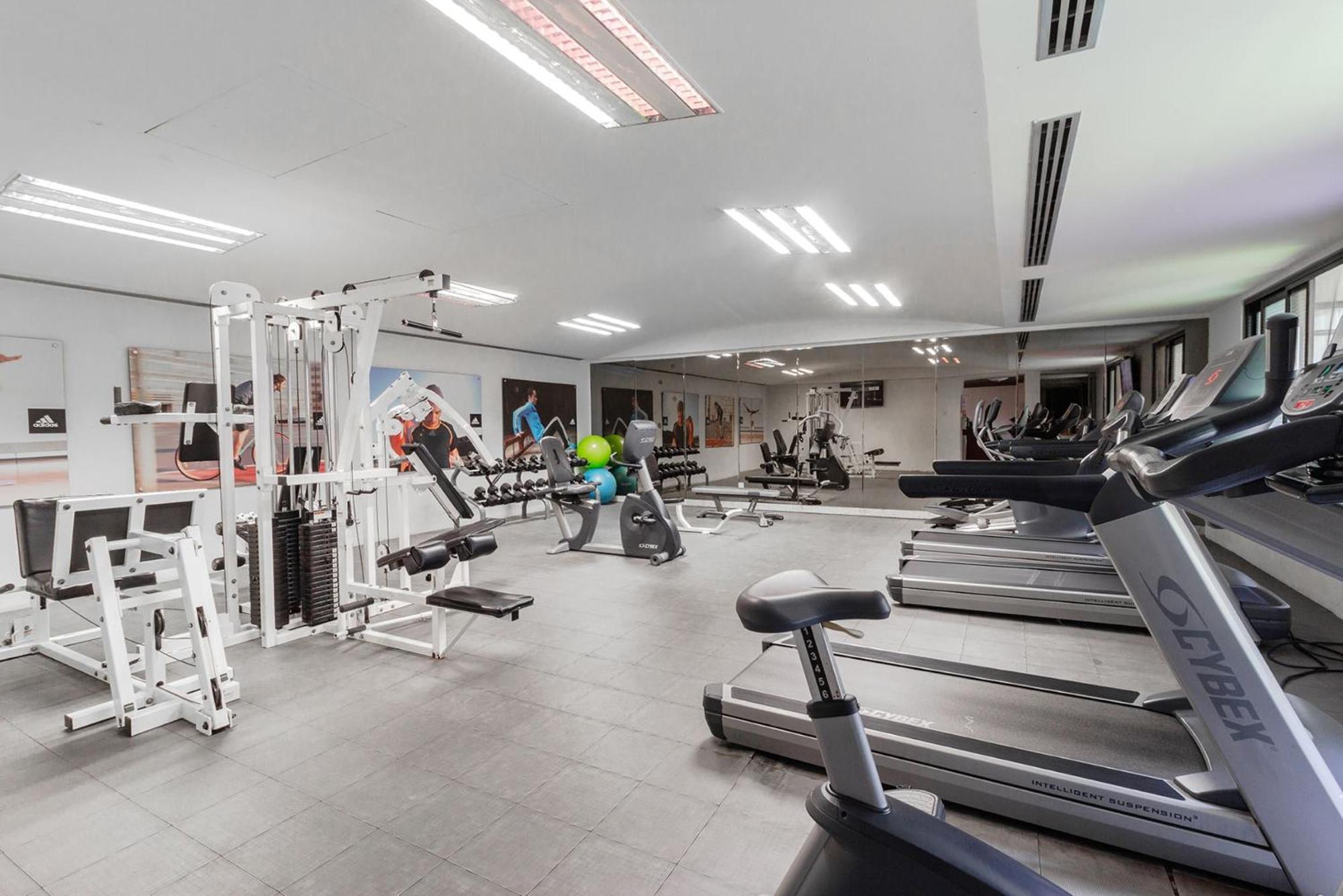 Camino Real Guadalajara Zapopan Exterior foto The gym at the University of Law, Birmingham