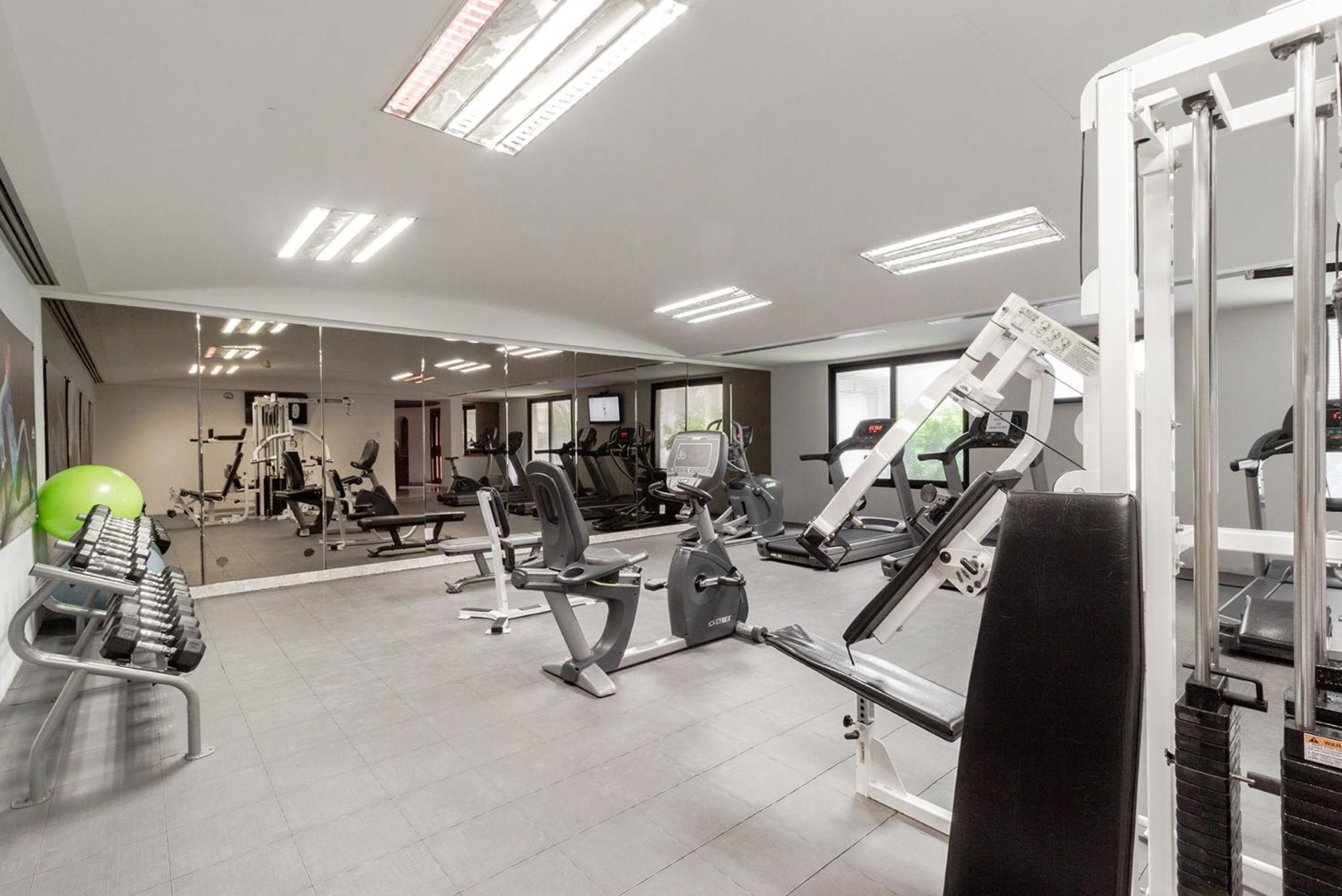 Camino Real Guadalajara Zapopan Exterior foto The gym at the hotel