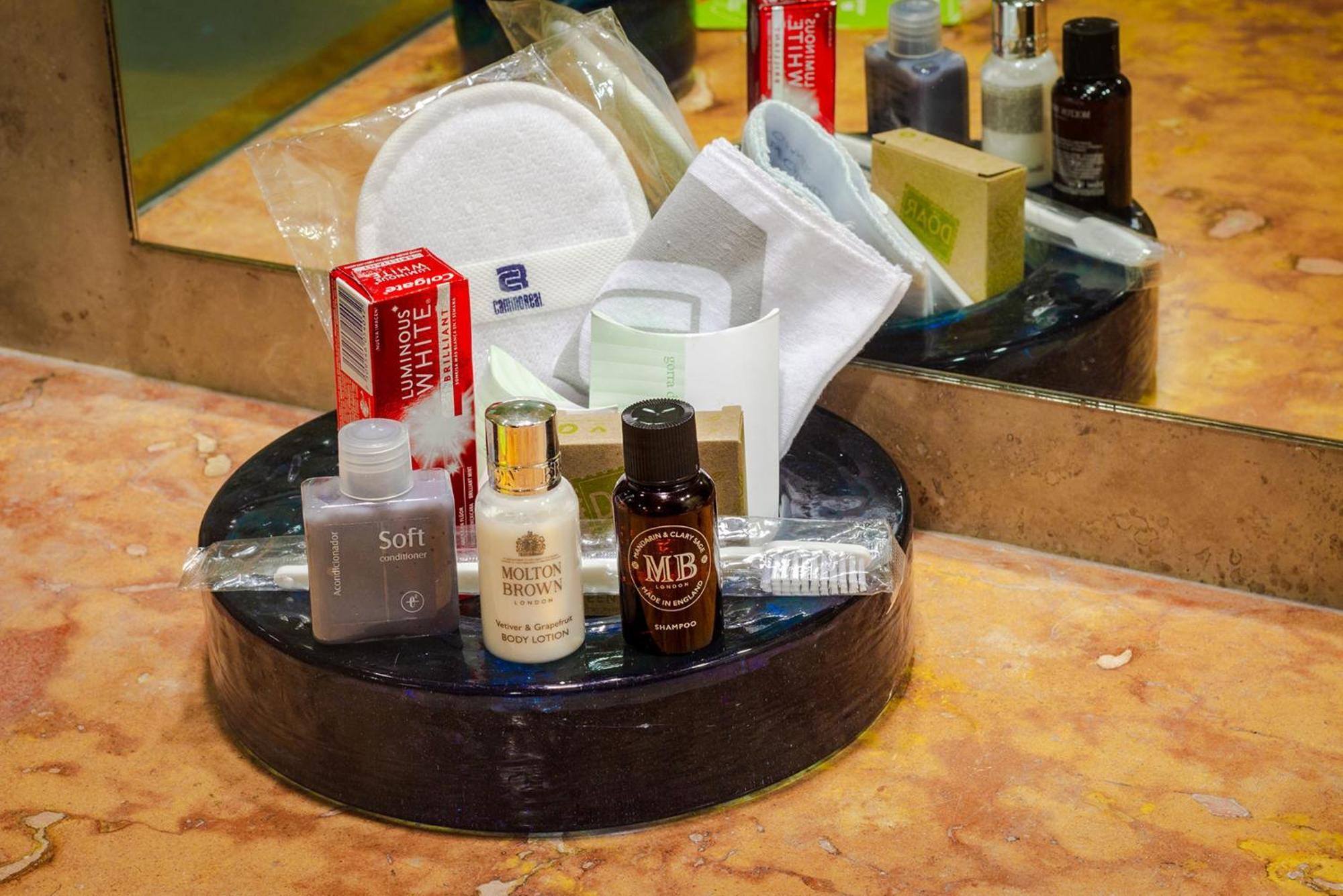 Camino Real Guadalajara Zapopan Exterior foto A selection of toiletries