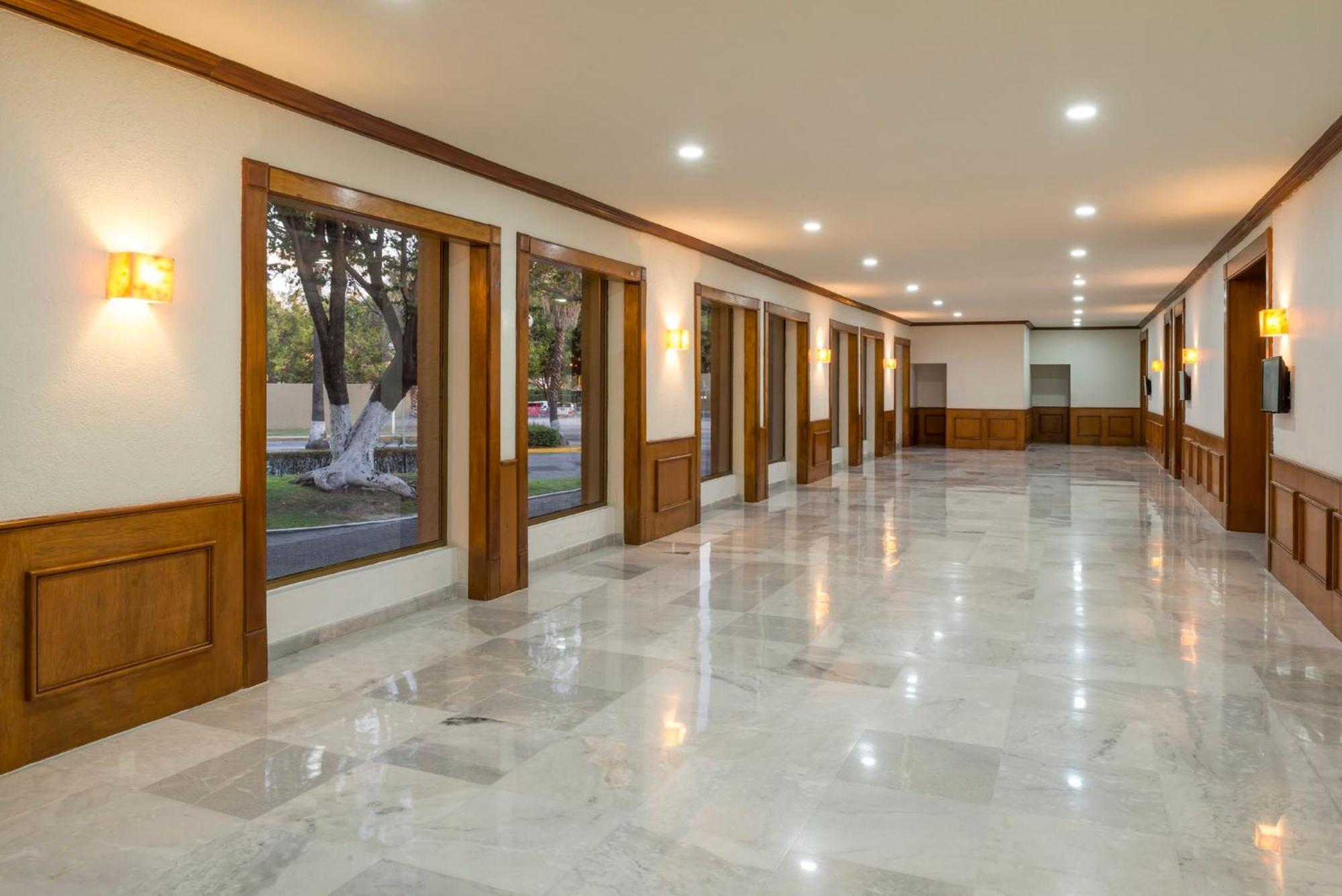 Camino Real Guadalajara Zapopan Exterior foto Interior of the hotel